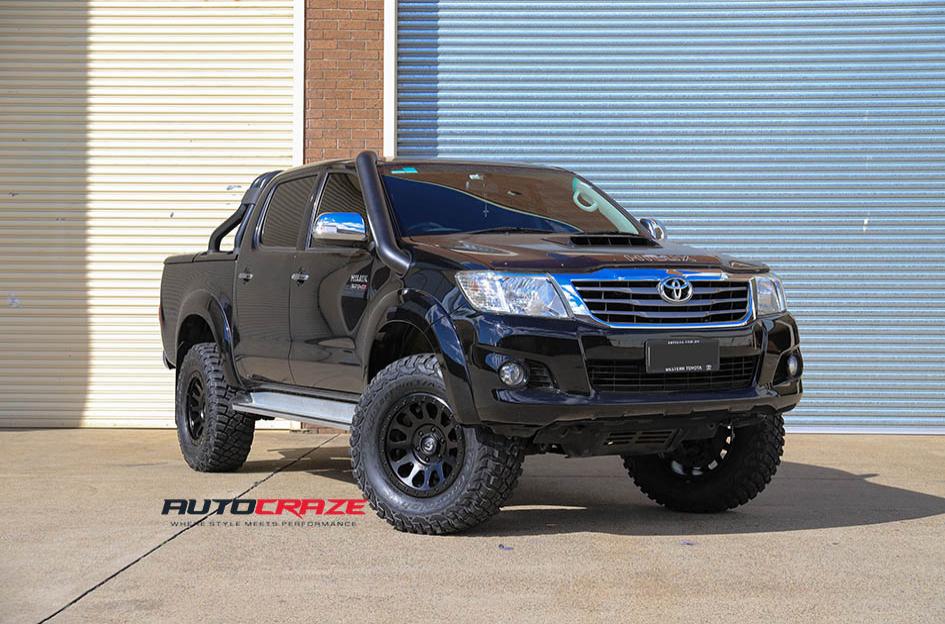 TOYOTA HILUX N70 4WD VAPOR MATTE BLACK